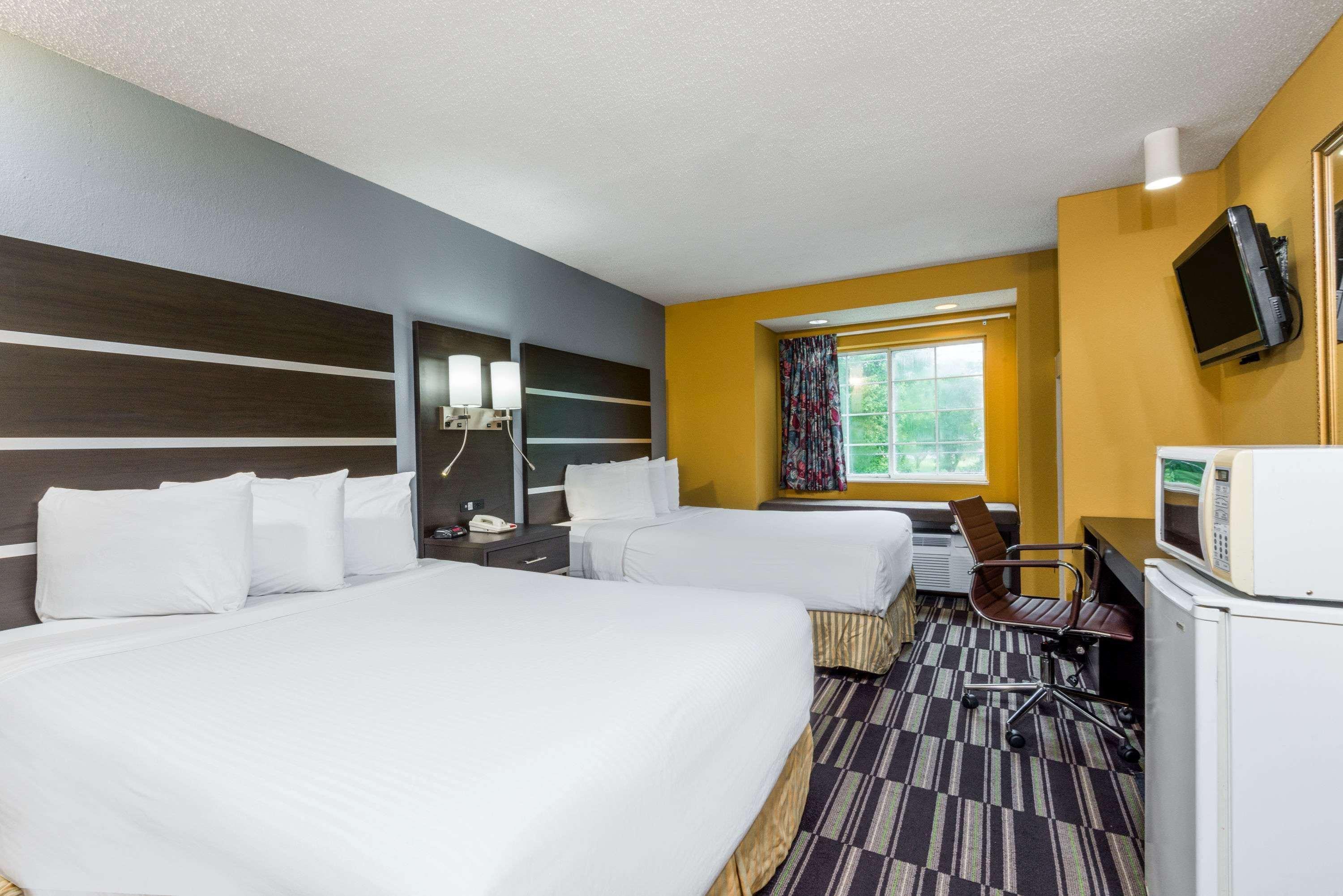 Microtel Inn & Suites By Wyndham Riverside Дейтон Экстерьер фото