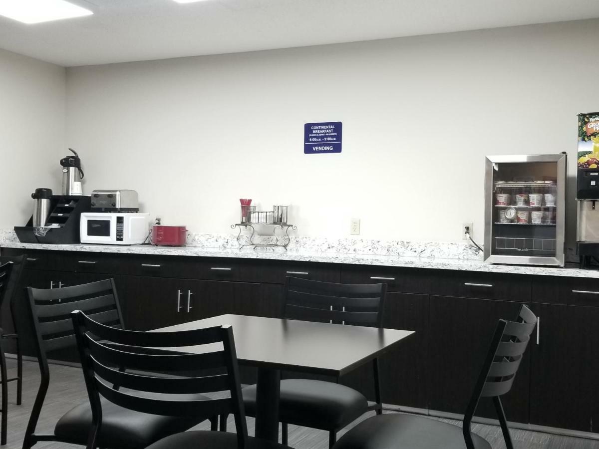 Microtel Inn & Suites By Wyndham Riverside Дейтон Экстерьер фото